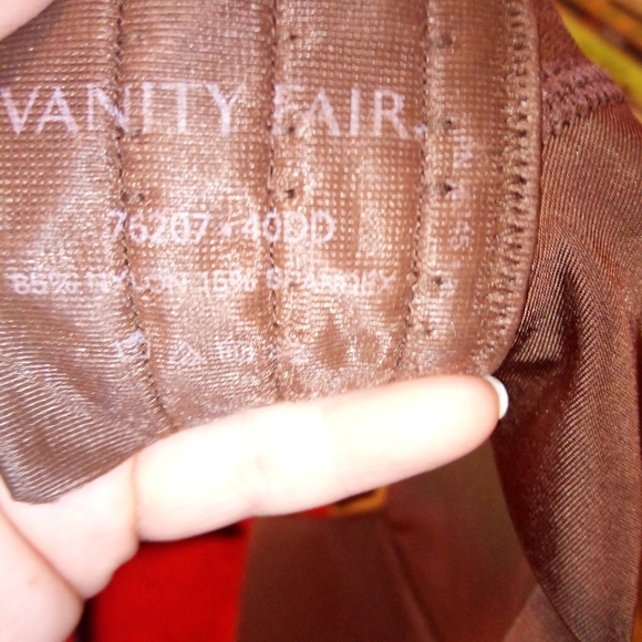 Vanity Fair 40DD - Picture 3 of 3